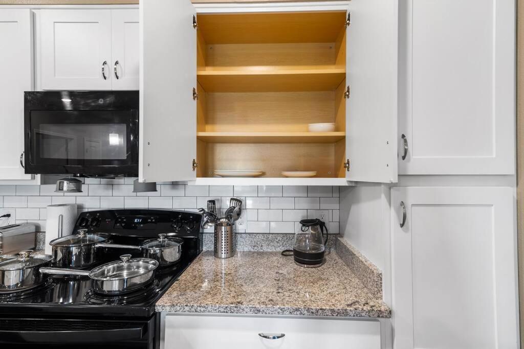 Elegant 1Br/1Ba Condo With Pool, Gym And Laundry Melbourne Exterior photo