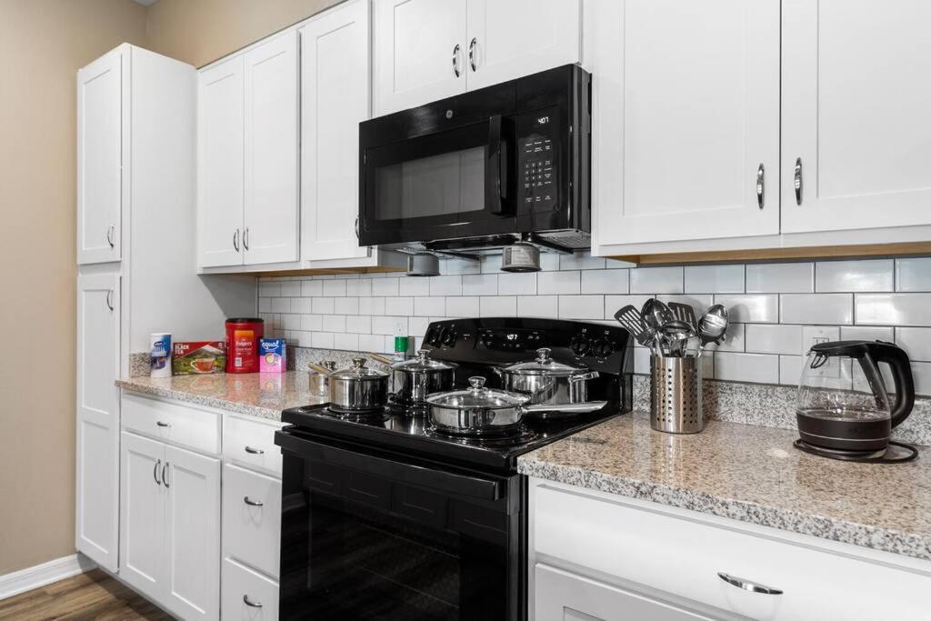 Elegant 1Br/1Ba Condo With Pool, Gym And Laundry Melbourne Exterior photo