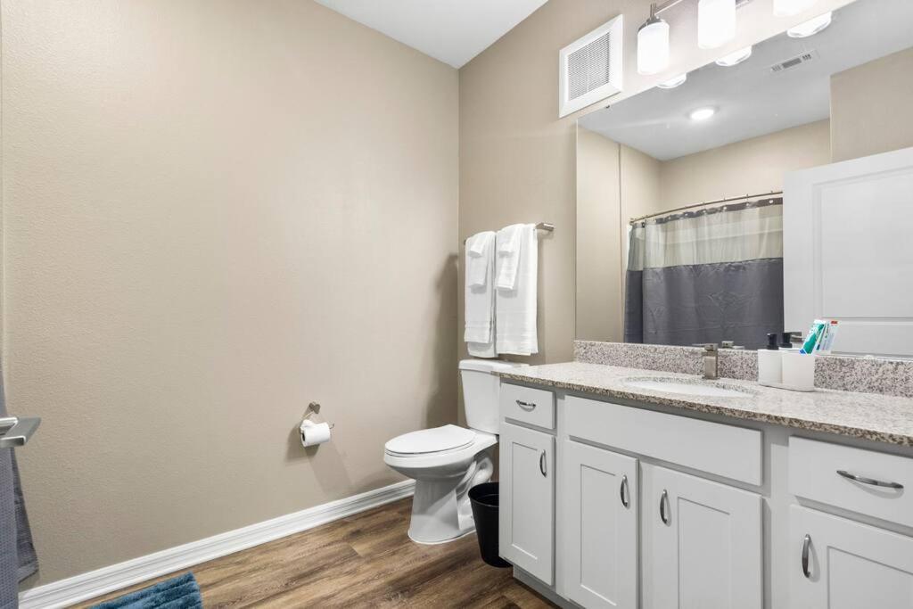 Elegant 1Br/1Ba Condo With Pool, Gym And Laundry Melbourne Exterior photo