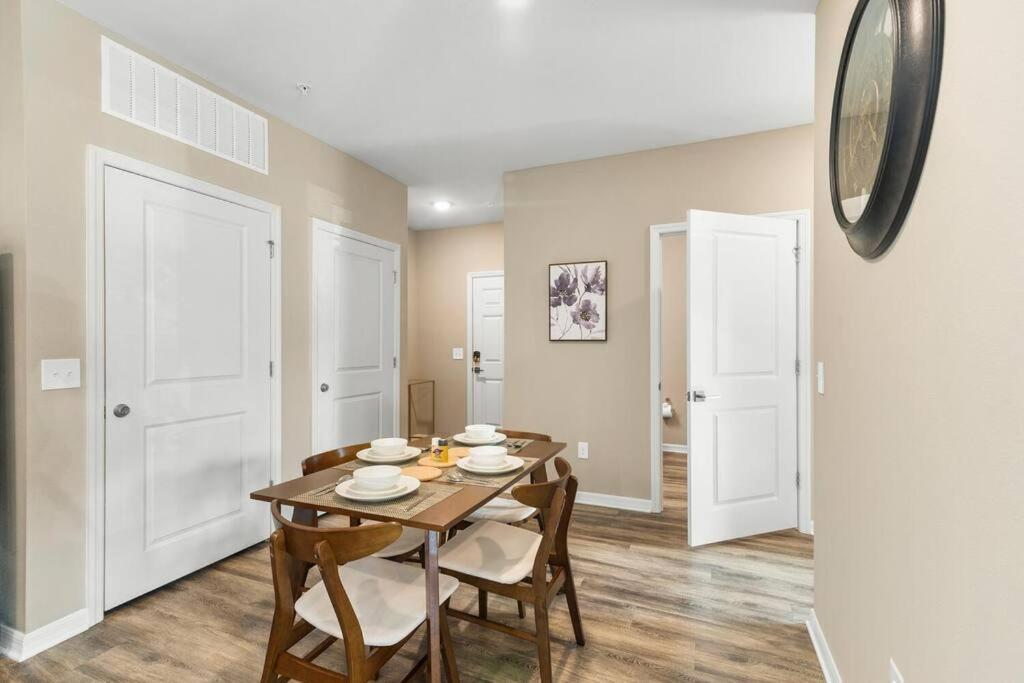 Elegant 1Br/1Ba Condo With Pool, Gym And Laundry Melbourne Exterior photo