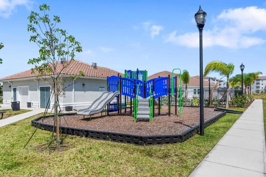 Elegant 1Br/1Ba Condo With Pool, Gym And Laundry Melbourne Exterior photo