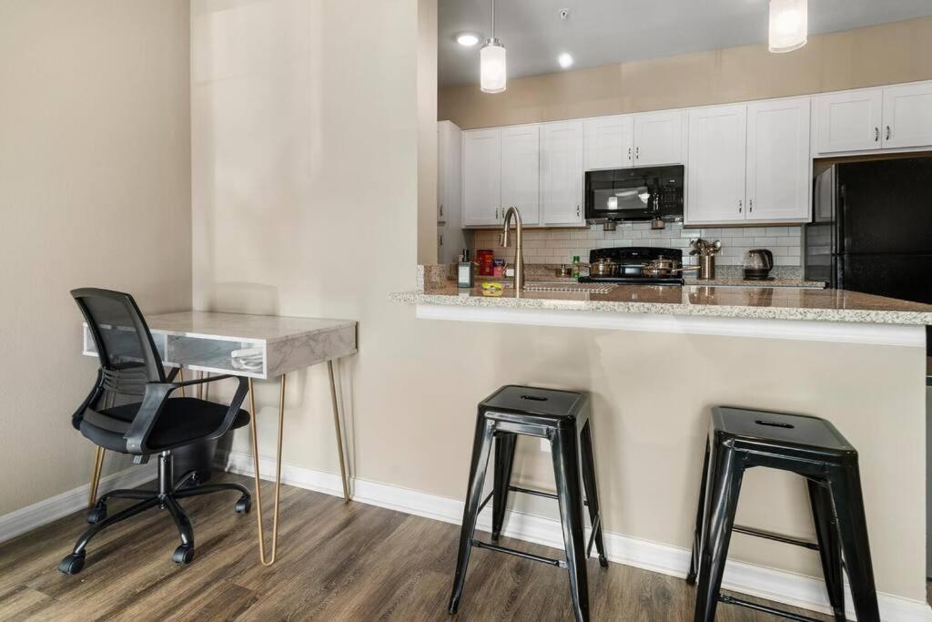 Elegant 1Br/1Ba Condo With Pool, Gym And Laundry Melbourne Exterior photo