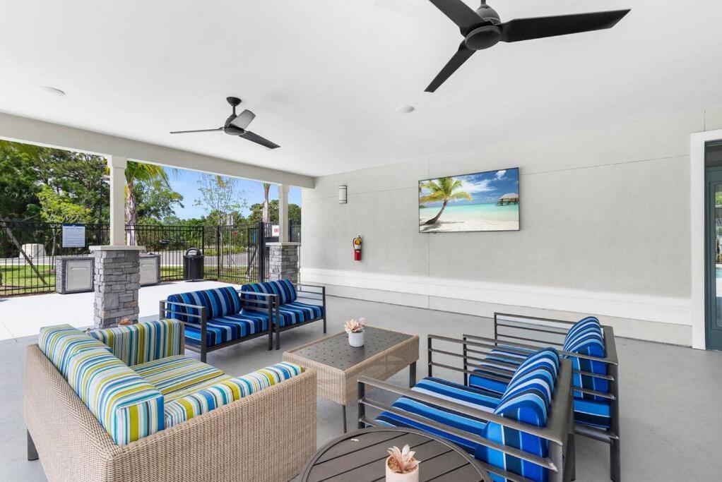 Elegant 1Br/1Ba Condo With Pool, Gym And Laundry Melbourne Exterior photo