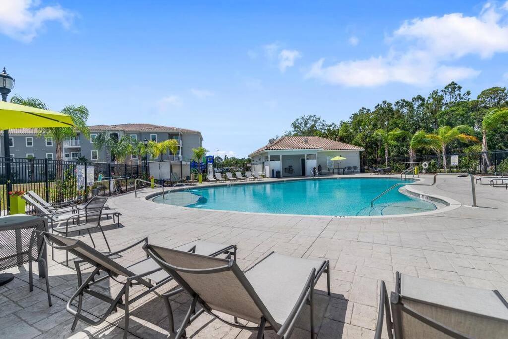 Elegant 1Br/1Ba Condo With Pool, Gym And Laundry Melbourne Exterior photo
